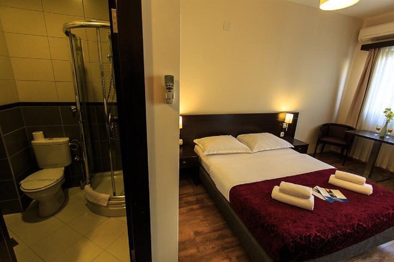 Lucic Rooms & Suites Будва Екстер'єр фото