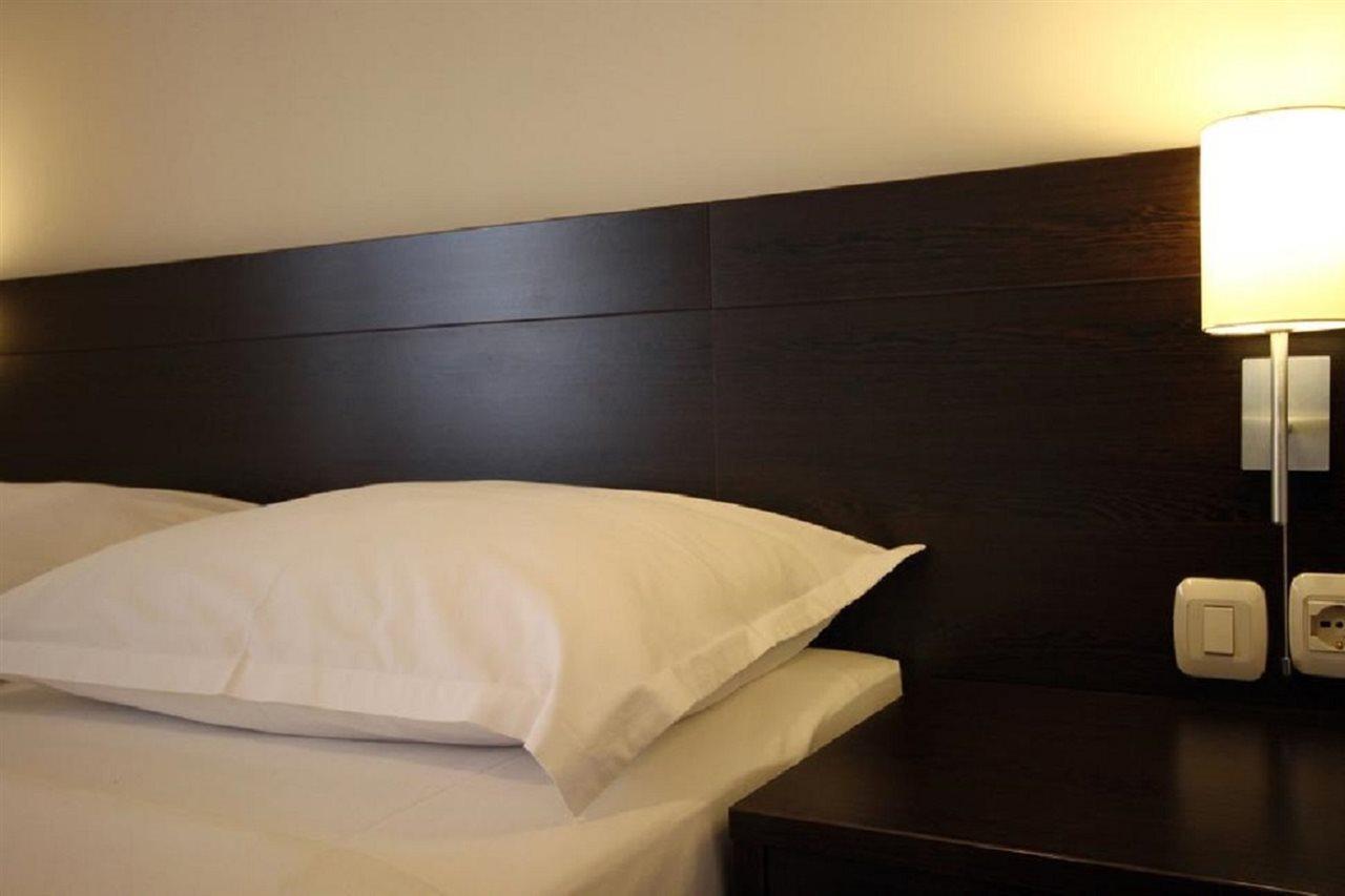 Lucic Rooms & Suites Будва Екстер'єр фото