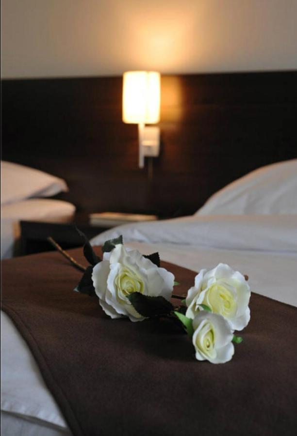 Lucic Rooms & Suites Будва Екстер'єр фото