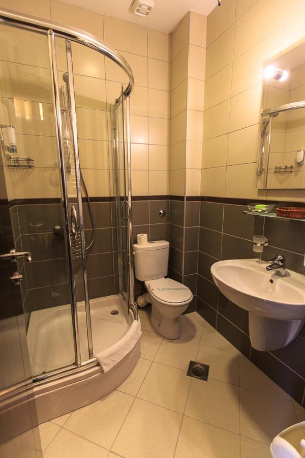 Lucic Rooms & Suites Будва Екстер'єр фото