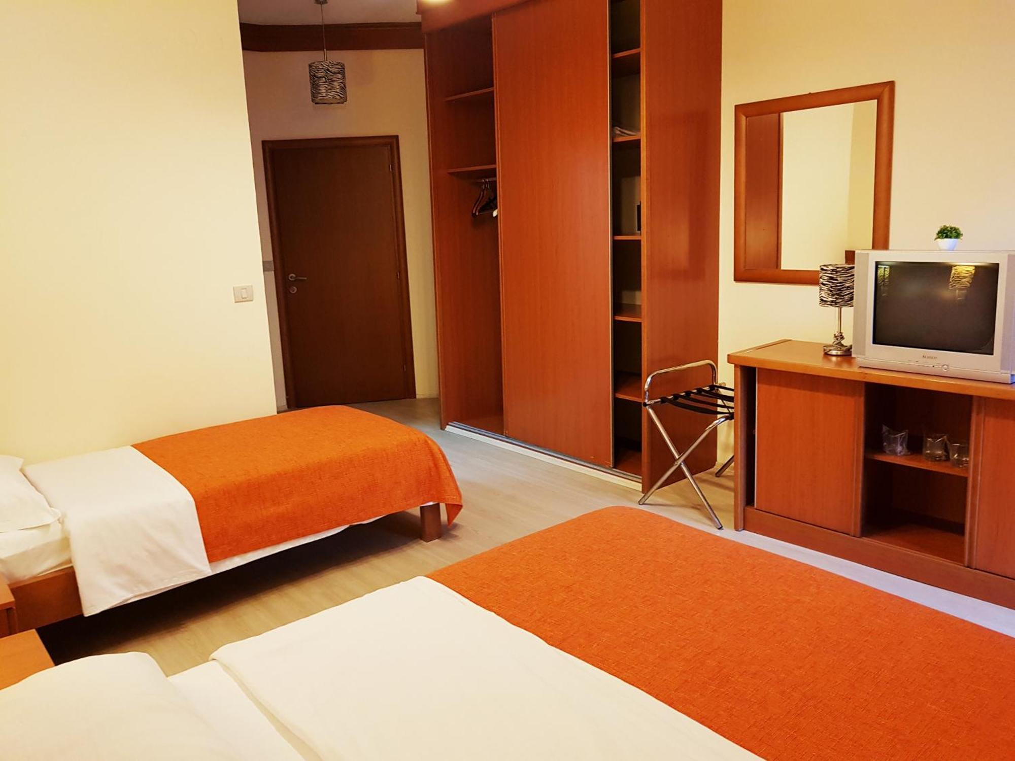 Lucic Rooms & Suites Будва Екстер'єр фото