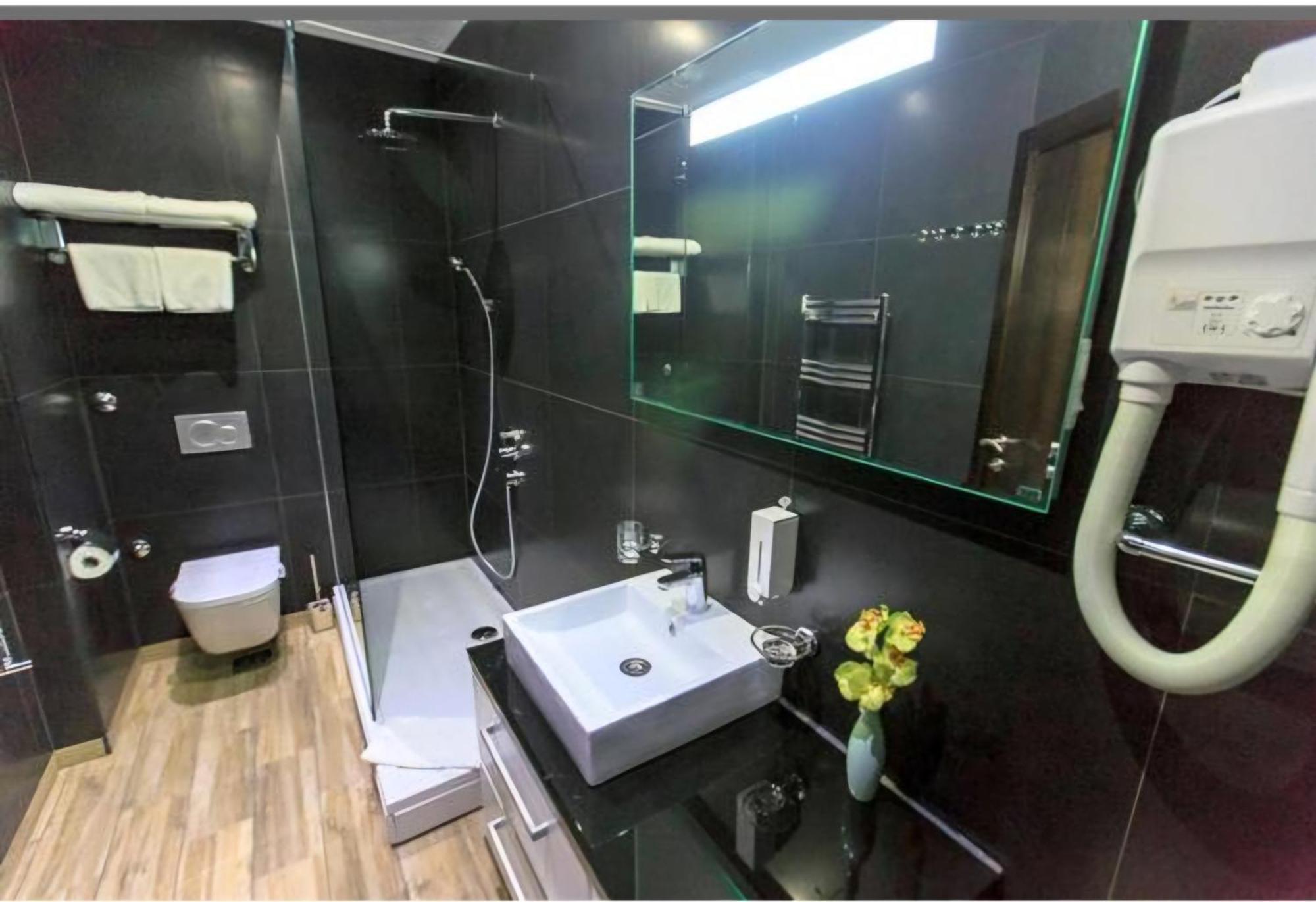 Lucic Rooms & Suites Будва Екстер'єр фото