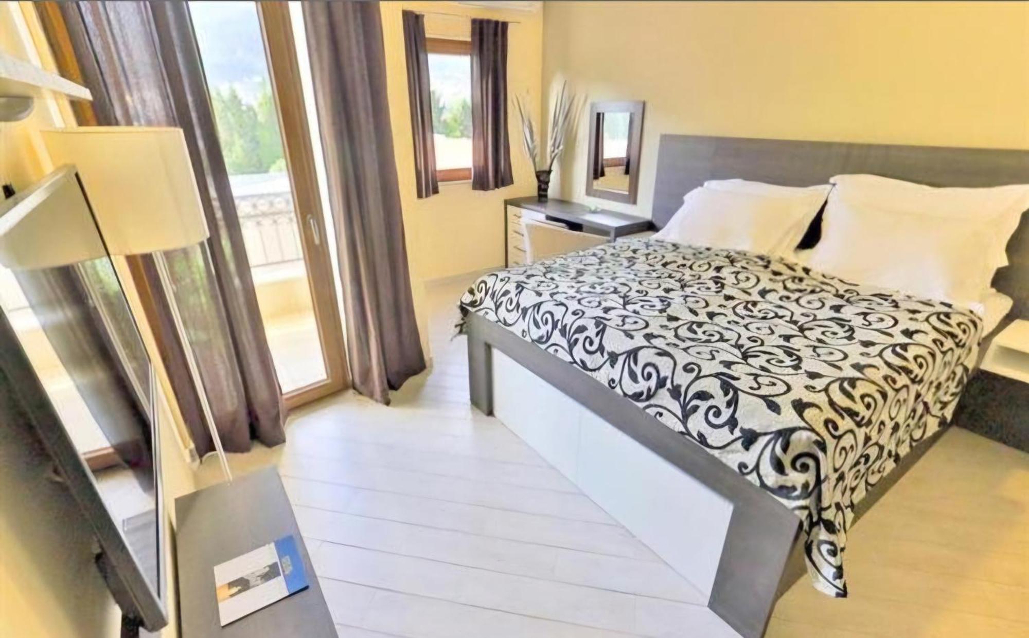 Lucic Rooms & Suites Будва Екстер'єр фото