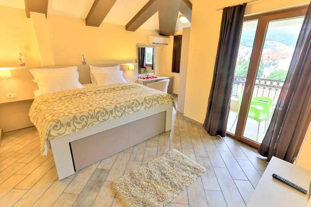Lucic Rooms & Suites Будва Екстер'єр фото