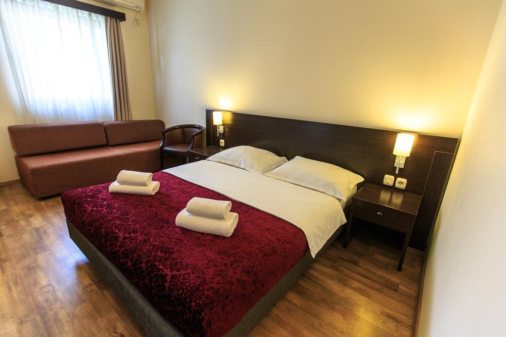 Lucic Rooms & Suites Будва Екстер'єр фото
